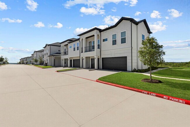 Building Photo - 1664 Hillside Terrace