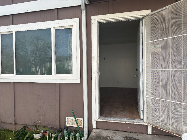 Building Photo - 1651 Merrill Dr