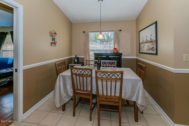 Building Photo - 13613 Las Brisas Way