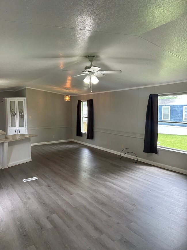 Foto del edificio - 4329 W Park Row Blvd