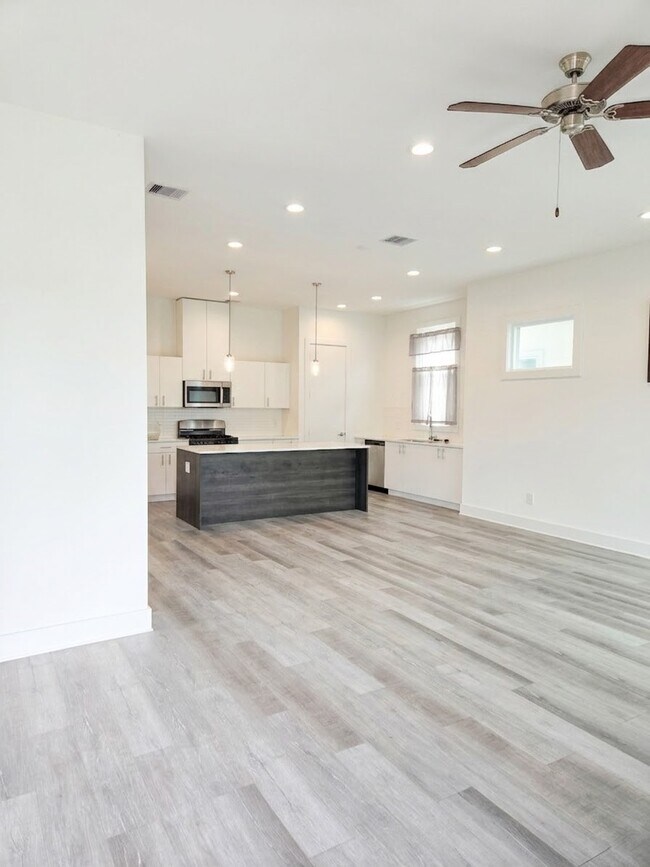 Foto del edificio - 9625 Habitat St
