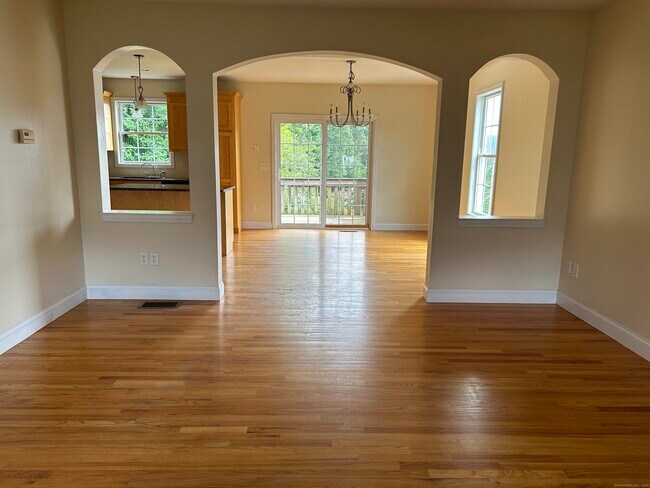 Building Photo - 8 Bushel Rd