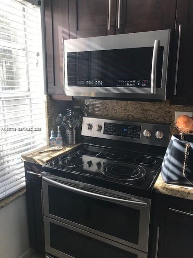 Foto del edificio - 10794 N Kendall Dr