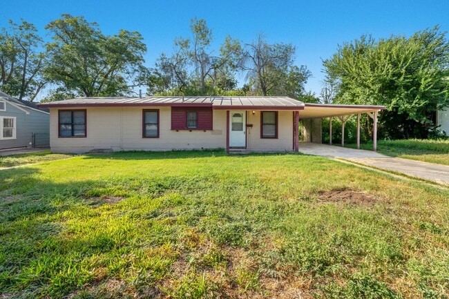 Building Photo - Highland Park Gem- 3/1 with Large Yard