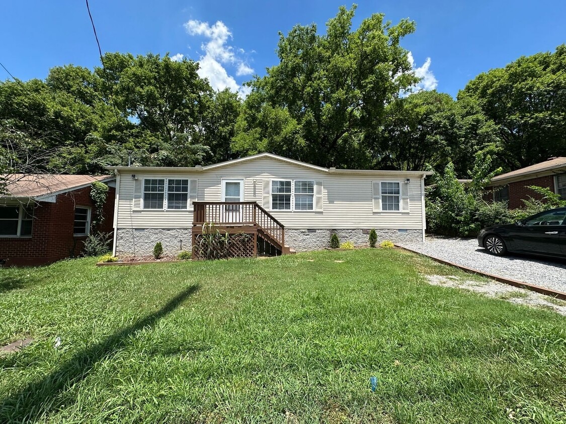 Charming 3 Bed 2 Bath Home in Nashville - Charming 3 Bed 2 Bath Home in Nashville