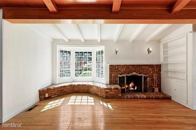 Building Photo - 4650 Encino Ave