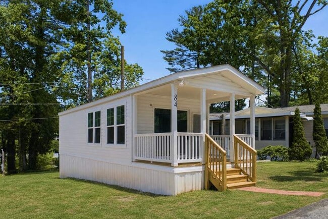Building Photo - 84 Maple Path Ln