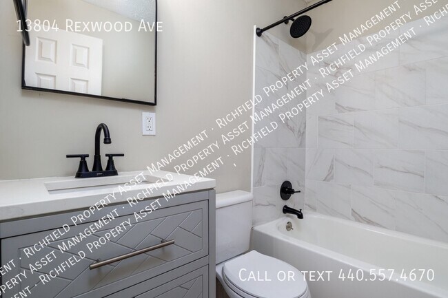 Foto del edificio - 13804 Rexwood Ave