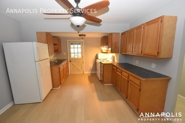 Building Photo - 401 giddings avenue