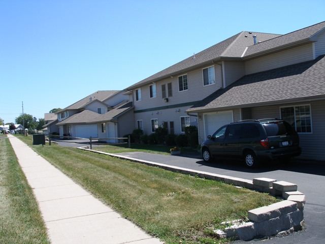 Building Photo - 310 E Tyranena Park Rd