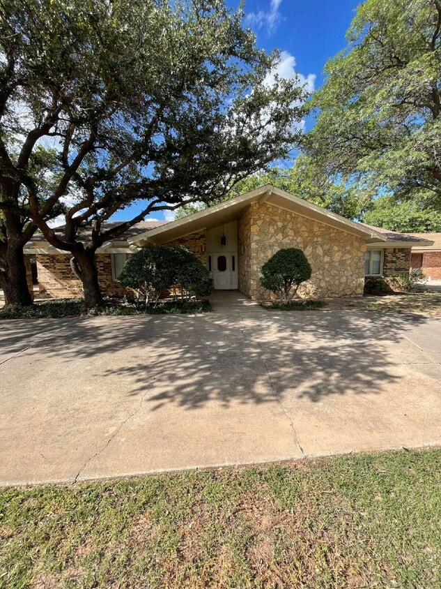 Primary Photo - Beautiful Large Home with Basement