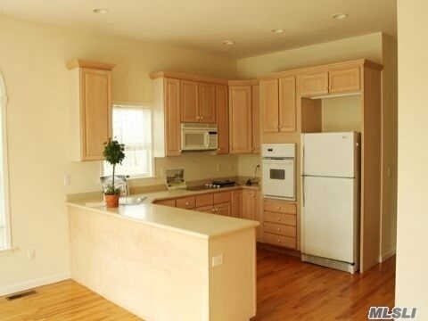 Building Photo - 56 S Country Rd