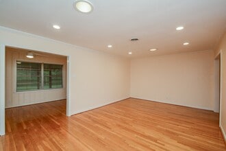 Building Photo - 3018 Conway St