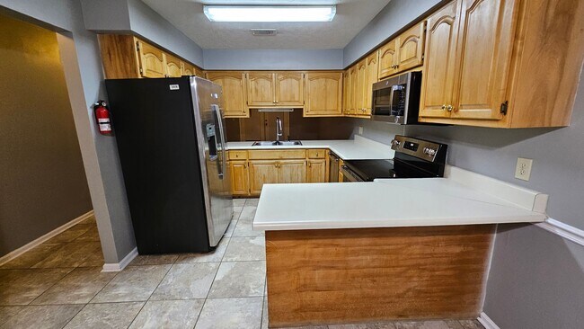 Foto del edificio - Duplex on Northlake Drive Available Soon!