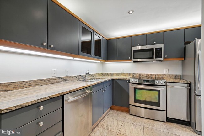 Building Photo - 202-10 W Rittenhouse Square