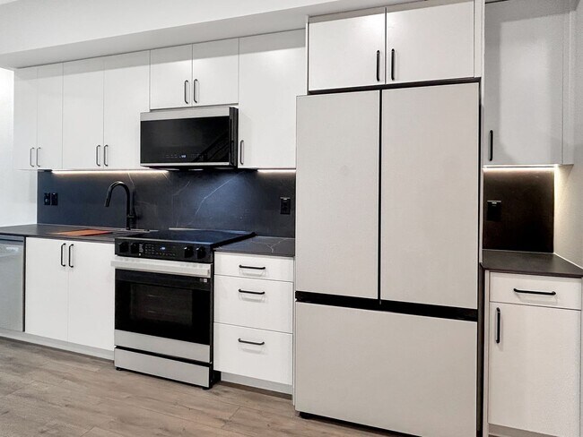 Building Photo - Resort-Style Living at Dovetail | 2 Bed / 2 Bath | Gated Entry