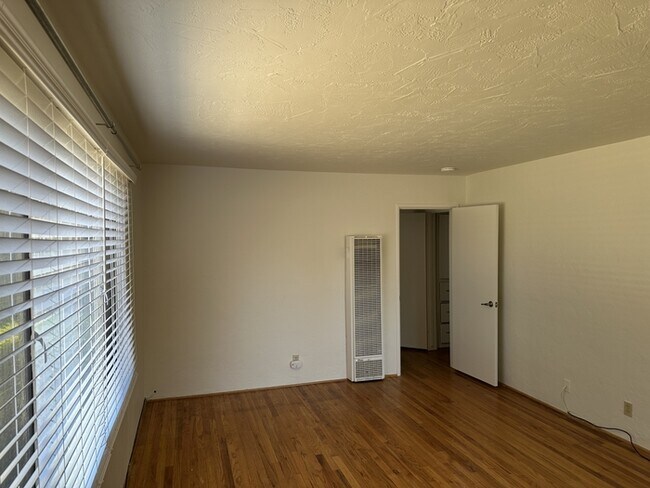 Foto del edificio - Modesto 1 Bedroom 1 Bathroom Duplex