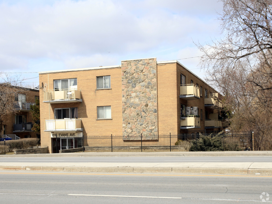 Building Photo - 618 Evans Ave