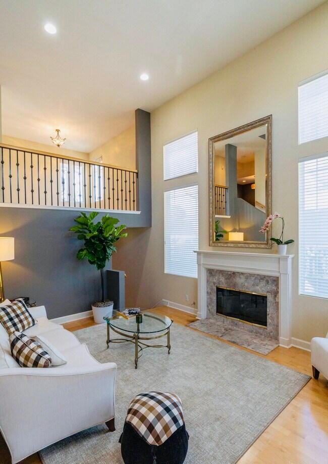 Sala de estar - 4371 Troost Ave