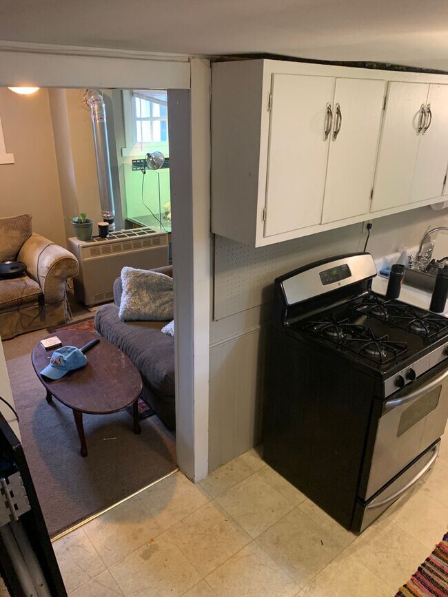 Foto del edificio - ***AVAILABLE AUGUST 2027*** Bring your friends - located next to 612 N. Dunn