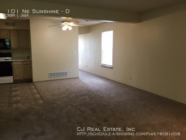 Building Photo - 101 Ne Sunshine-D