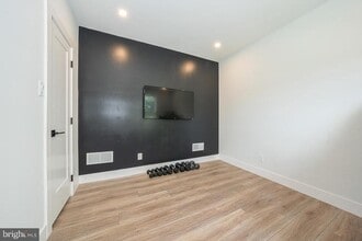 Building Photo - 227 Autumn Dr