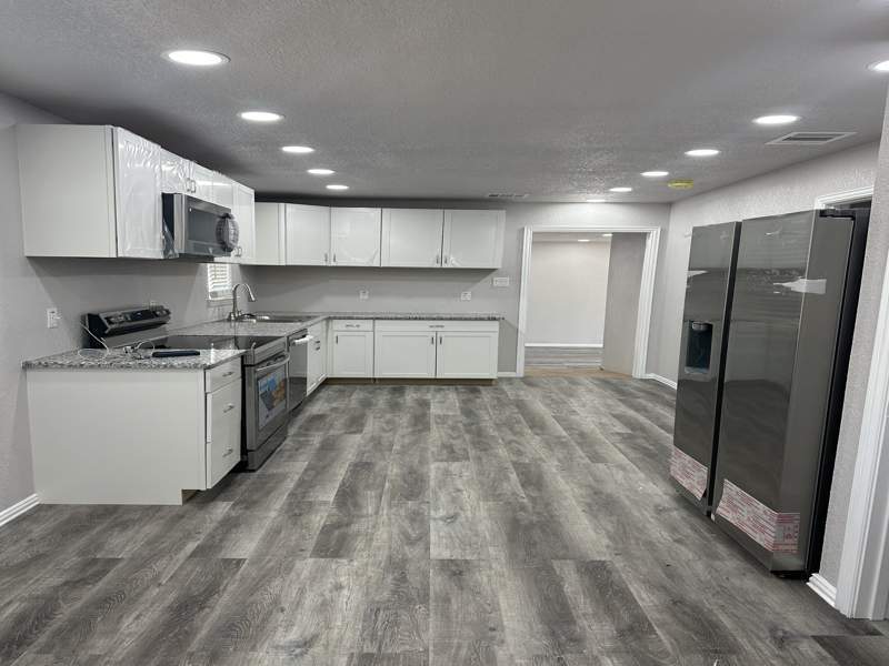 Foto principal - 4707 Midway Dr