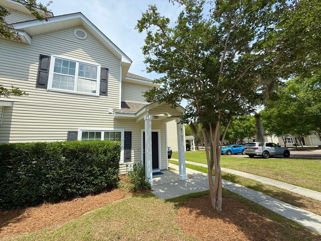 Primary Photo - Move in Ready Three Bedroom Townhome in We...