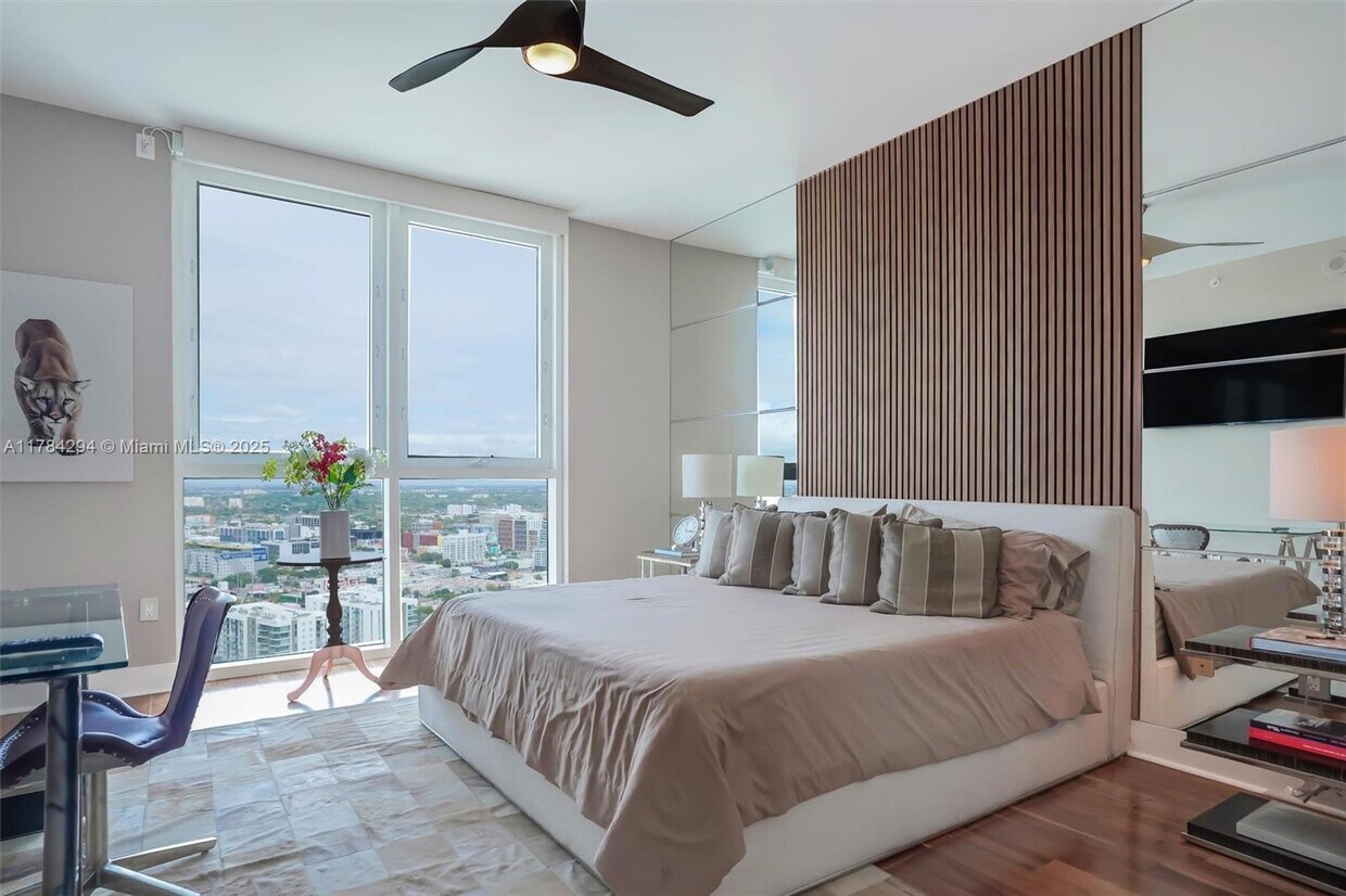 Foto principal - 2020 N Bayshore Dr