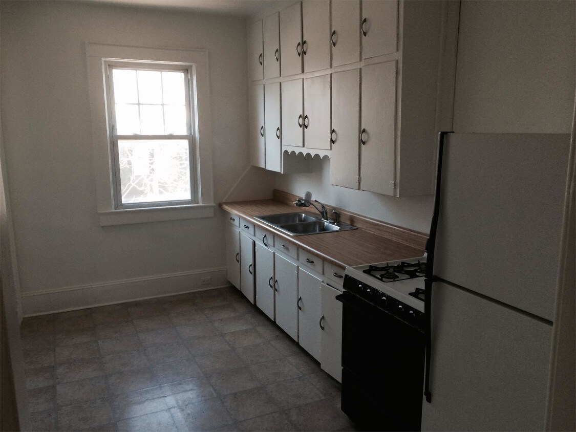 Primary Photo - 411 N Laurel Ave