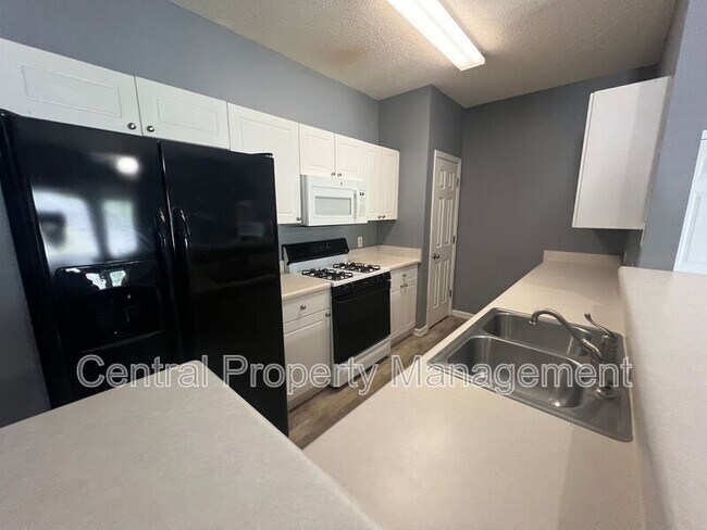 Building Photo - 231 McKenna Cir