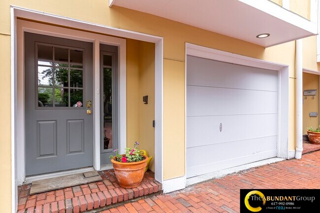 Photo - 54 Trowbridge St Townhome