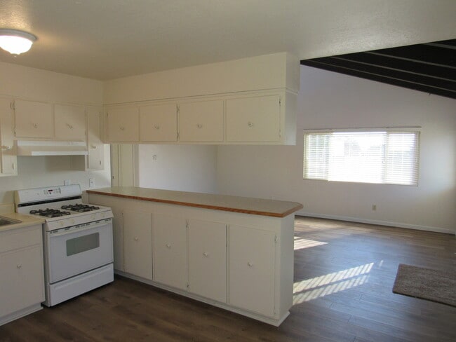 Building Photo - 9150 Avonne Ave