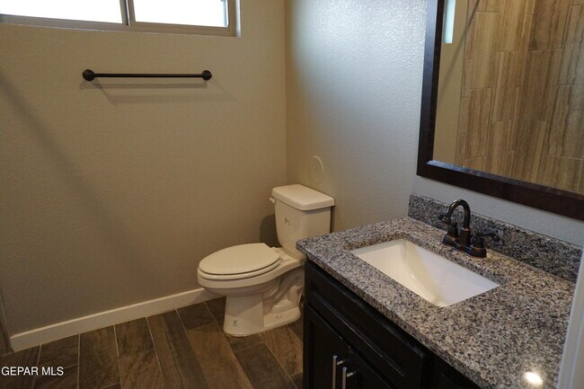 Foto del edificio - 217 Ilchester Wy