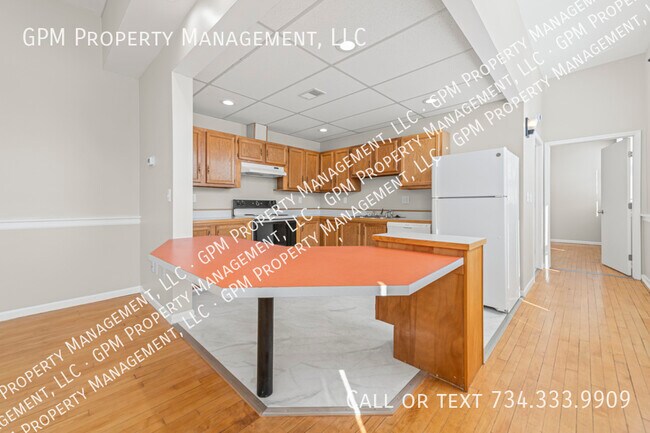Foto del edificio - 412 Grand River Ave