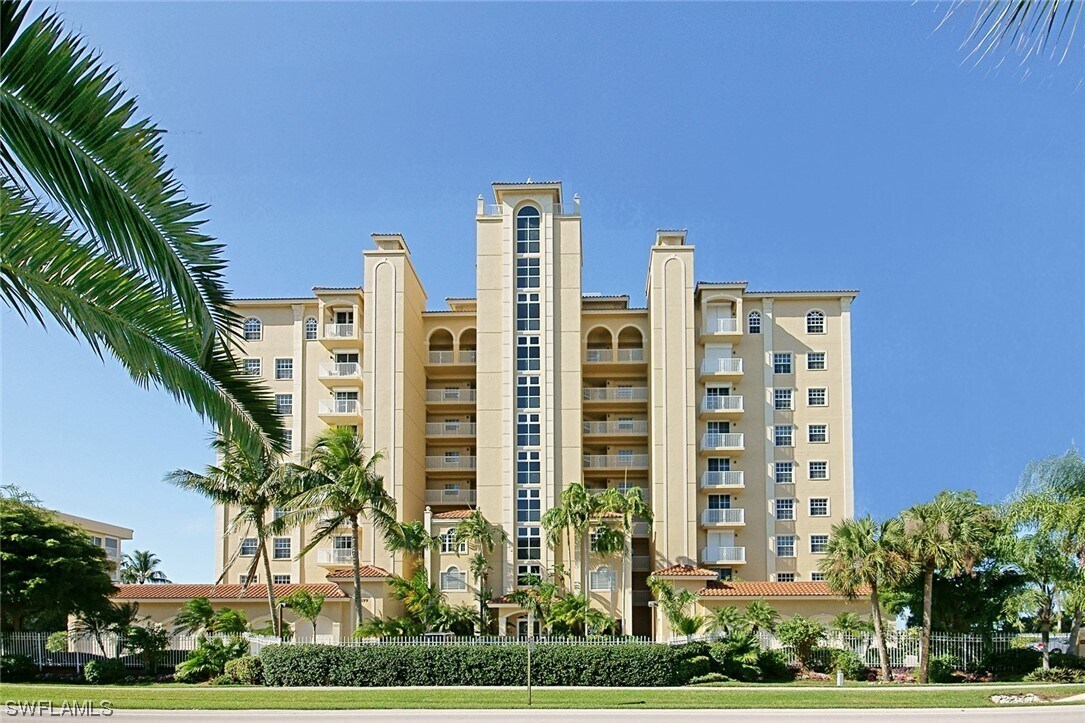 9577 Gulf Shore Dr Unit 504, Naples, FL 34108 Condo for Rent in