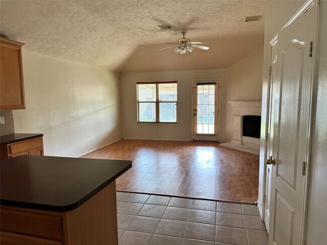 Building Photo - 4527 Estate Dr