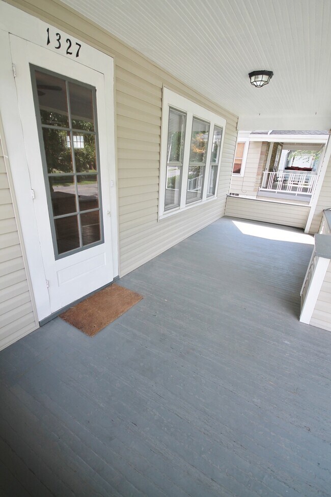 Foto del edificio - 3 Bedroom House - Grandview Area