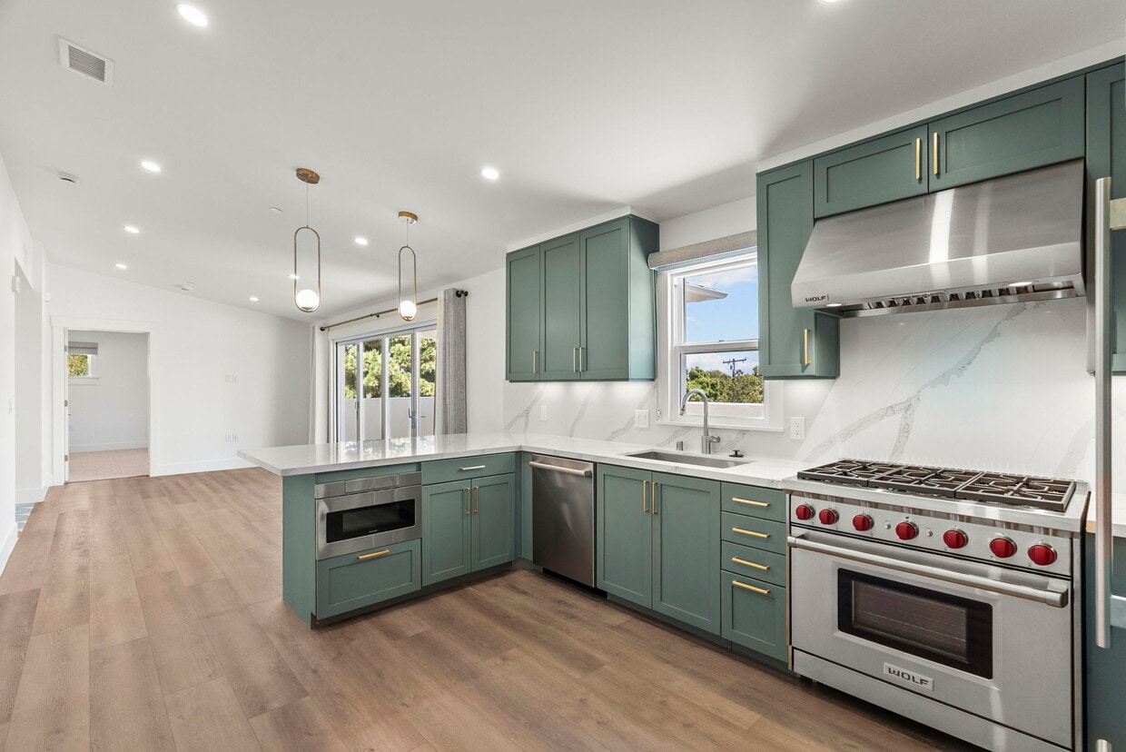 401 Kitchen - 825 De la Vina St