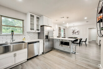 Building Photo - 11385 Earlywood Dr