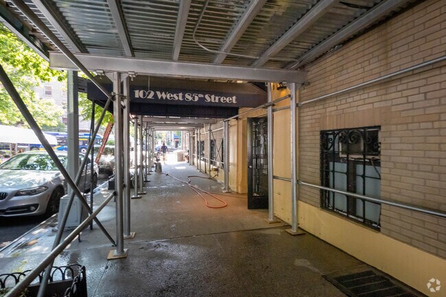 Building Photo - 102 W 85th St