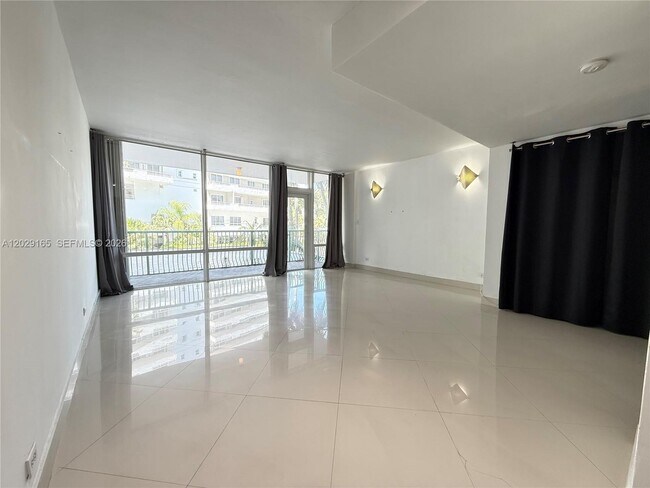 Foto del edificio - 1408 Brickell Bay Dr