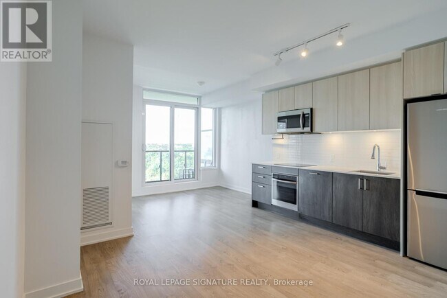 Photo du bâtiment - 1926 Lake Shore Blvd W