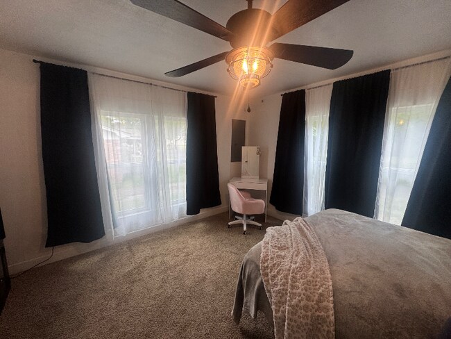 Foto del edificio - 1618 Sycamore St