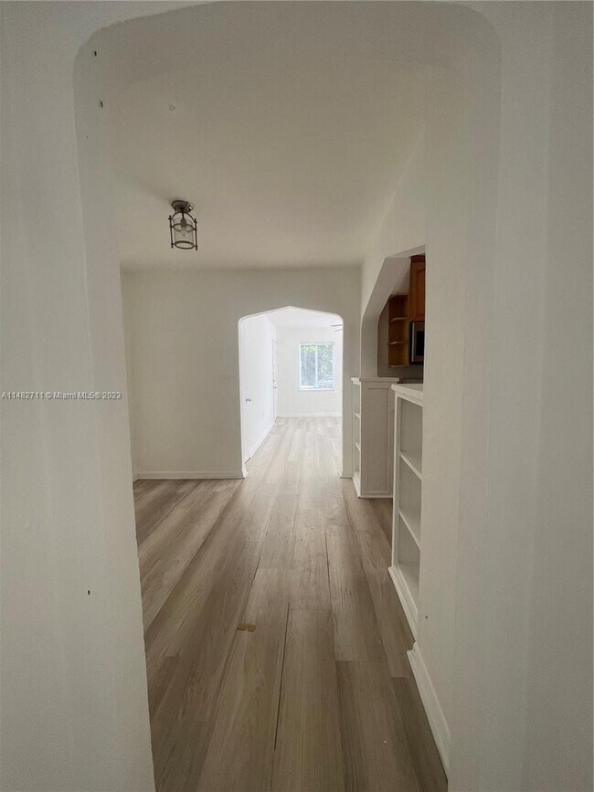 Foto del edificio - 550 NE 63rd St