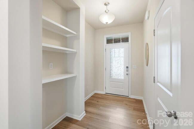 Building Photo - 14862 Tamarack Drive