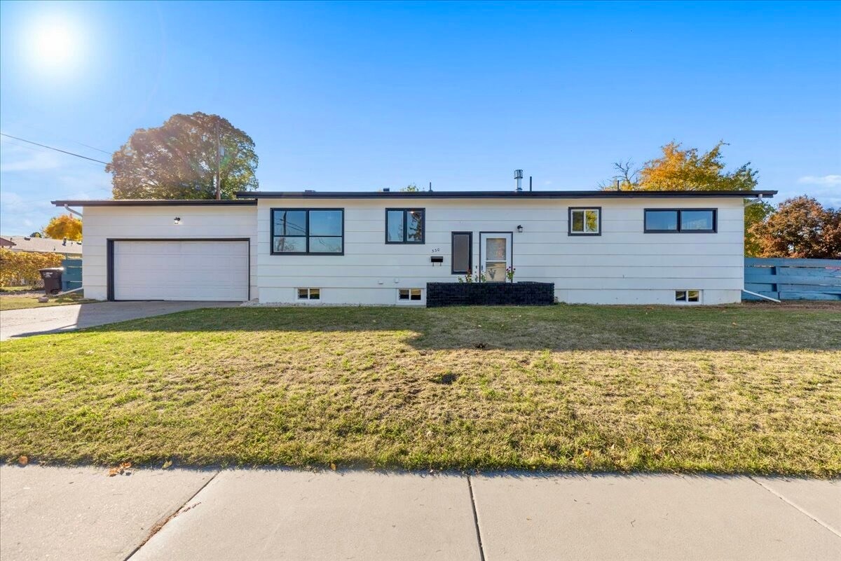 Primary Photo - 330 Glee Pl