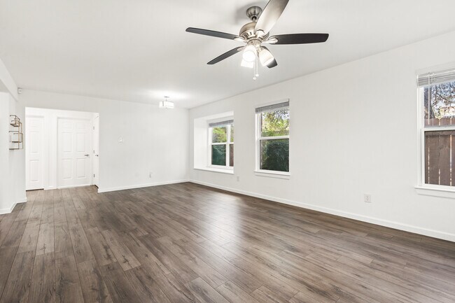 Building Photo - 3604 Clawson Rd