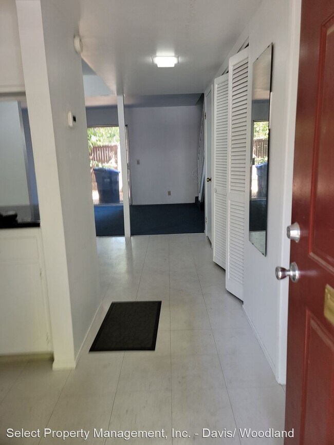 Building Photo - 2 br, 1.5 bath House - 2184 Bella Casa St
