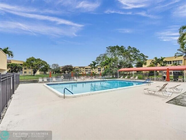 Foto del edificio - 5750 NW 64th Ave